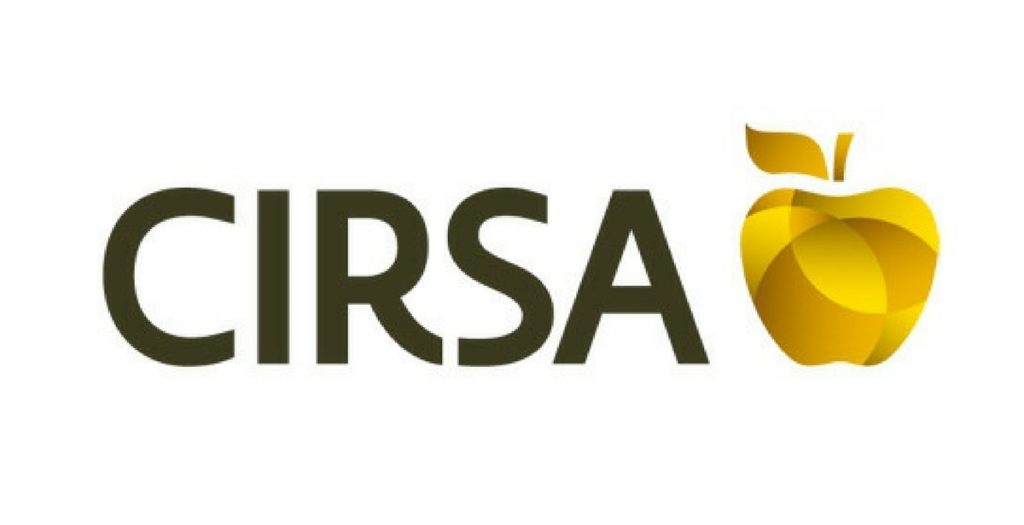Logo de CIRSA de color ocre con una manzana dorada y un fondo transparente.